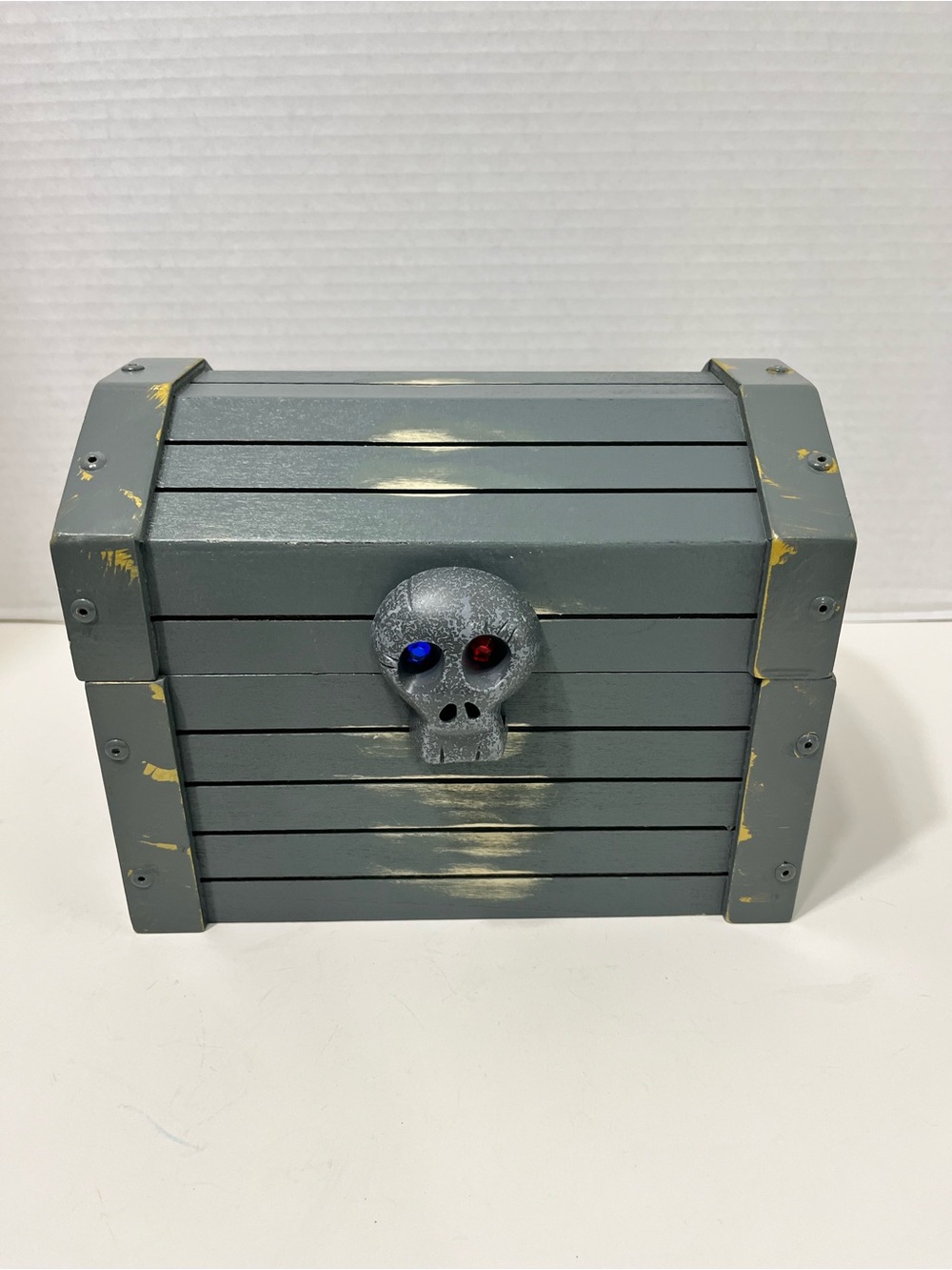 MELISSA & DOUG wooden pirate treasure chest